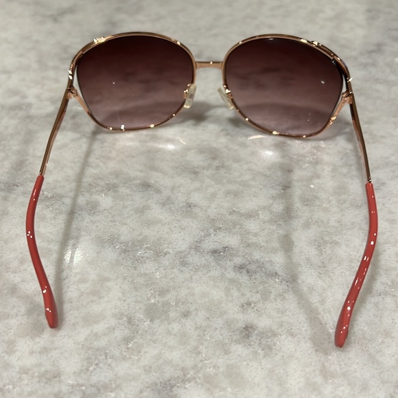 Jessica Simpson Sunglasses - Picture 3 of 5